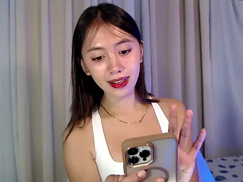 lovely kiannaHugecock online show from September 14, 2025, 8:37 am