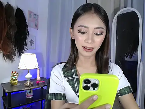 lovely kiannaHugecock online show from January 16, 2026, 5:17 pm