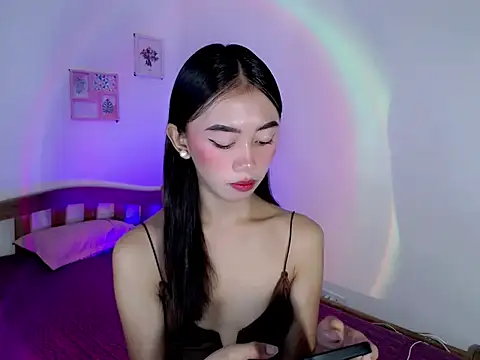 lovely kiannaHugecock online show from April 11, 2026, 4:20 am