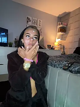 Spicy-Rosie20 online show from April 4, 2026, 1:39 pm