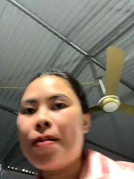 Snapshot of han-cute chatting on November 1, 2025, 4:19 am han-cute online show from November 1, 2025, 4:19 am