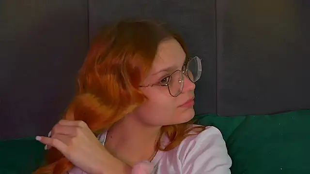 Snapshot of BellaMarebelle chatting on October 5, 2025, 4:25 am BellaMarebelle online show from October 5, 2025, 4:25 am