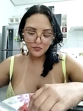 Snapshot of AuroraChest chatting on February 8, 2026, 11:46 pm AuroraChest online show from February 8, 2026, 11:46 pm