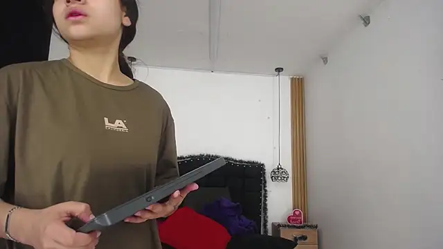 Snapshot of KENDALL_ART chatting on December 18, 2025, 5:17 pm KENDALL ART online show from December 18, 2025, 5:17 pm