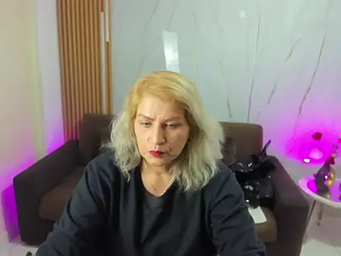 Juanitarubia online show from November 22, 2025, 7:02 pm