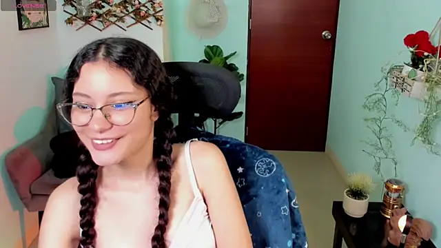 Snapshot of Krysten_Riter chatting on November 13, 2025, 3:49 pm Krysten Riter online show from November 13, 2025, 3:49 pm