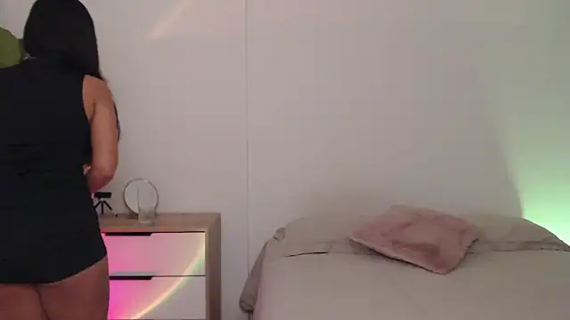 Snapshot of Annabnz chatting on November 2, 2025, 1:43 am Annabnz online show from November 2, 2025, 1:43 am