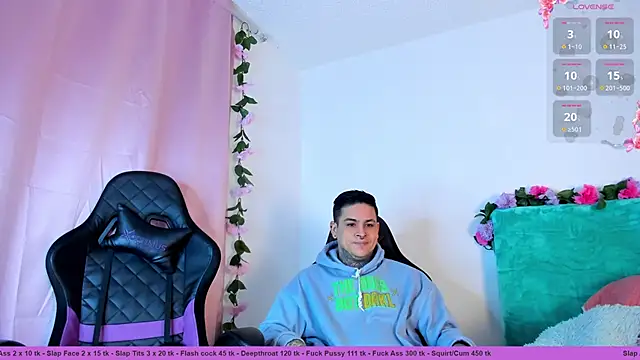 Sarahandzack online show from December 17, 2025, 7:08 pm