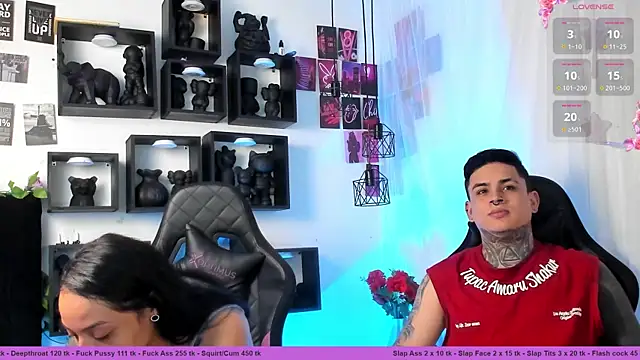 Sarahandzack online show from November 4, 2025, 5:06 pm