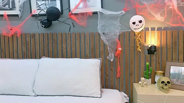 Snapshot of luna_roja25 chatting on October 24, 2025, 1:43 pm luna roja25 online show from October 24, 2025, 1:43 pm