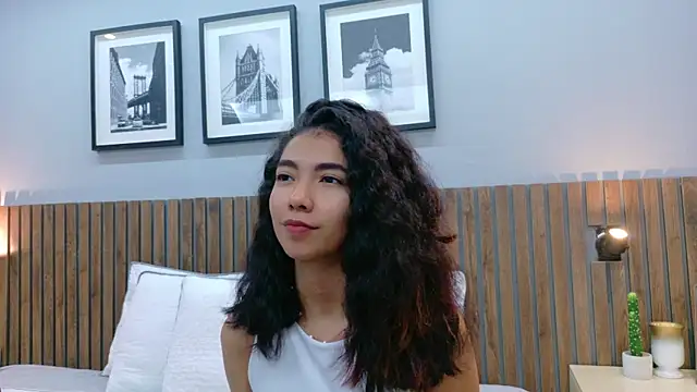 Snapshot of luna_roja25 chatting on December 20, 2025, 2:20 pm luna roja25 online show from December 20, 2025, 2:20 pm