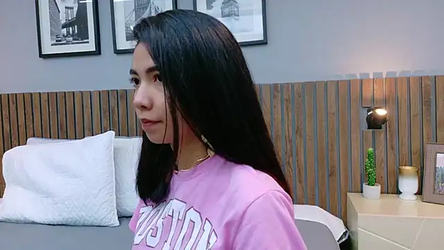 Snapshot of luna_roja25 chatting on December 17, 2025, 1:38 pm luna roja25 online show from December 17, 2025, 1:38 pm