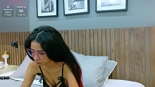 Snapshot of luna_roja25 chatting on September 10, 2025, 1:21 pm luna roja25 online show from September 10, 2025, 1:21 pm