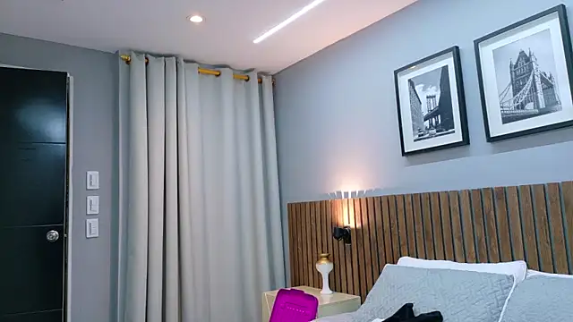 Snapshot of luna_roja25 chatting on February 4, 2026, 4:02 pm luna roja25 online show from February 4, 2026, 4:02 pm