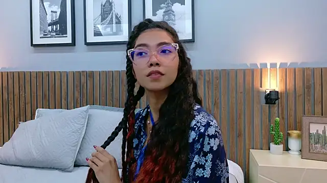 Snapshot of luna_roja25 chatting on November 25, 2025, 1:33 pm luna roja25 online show from November 25, 2025, 1:33 pm