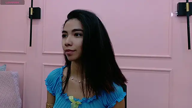 Snapshot of luna_roja25 chatting on December 19, 2025, 2:52 pm luna roja25 online show from December 19, 2025, 2:52 pm