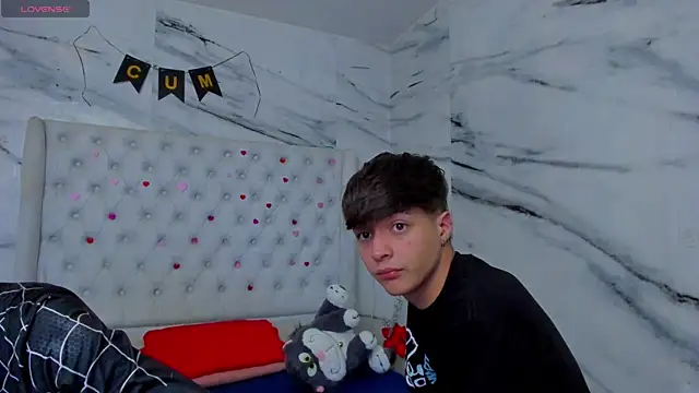 Ari and Storm online show from May 19, 2026, 3:41 pm