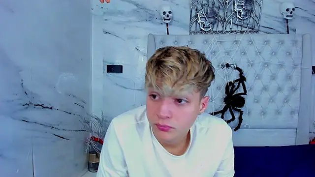 Ari and Storm online show from November 1, 2025, 6:24 pm