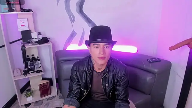 LiamDeep online show from November 5, 2025, 8:34 pm