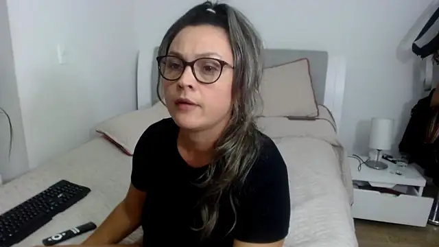 Snapshot of sophie_lopez1 chatting on December 18, 2025, 4:17 am sophie lopez1 online show from December 18, 2025, 4:17 am