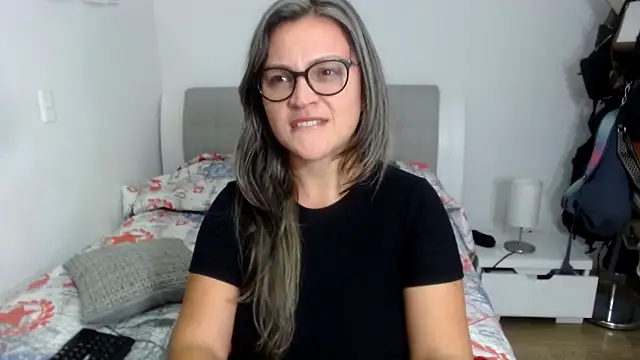 Snapshot of sophie_lopez1 chatting on February 4, 2026, 1:33 am sophie lopez1 online show from February 4, 2026, 1:33 am