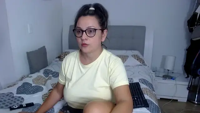 Snapshot of sophie_lopez1 chatting on February 18, 2026, 1:58 am sophie lopez1 online show from February 18, 2026, 1:58 am