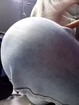 AmiraMorgan online show from November 30, 2025, 4:02 am