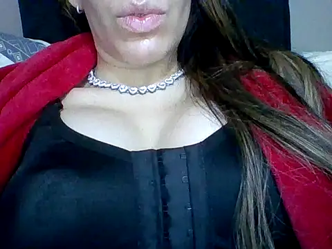 Snapshot of Yasleal chatting on April 11, 2026, 5:15 am Yasleal online show from April 11, 2026, 5:15 am