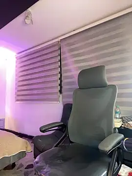 Snapshot of SkyThompson chatting on November 21, 2025, 5:17 am SkyThompson online show from November 21, 2025, 5:17 am