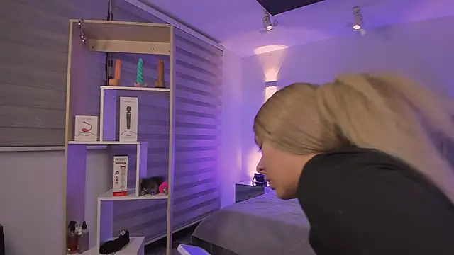 Snapshot of SkyThompson chatting on December 15, 2025, 5:02 am SkyThompson online show from December 15, 2025, 5:02 am