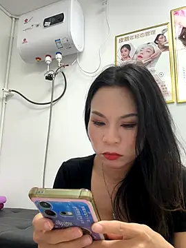 Snapshot of Baby-mmm chatting on October 31, 2025, 11:18 am Baby-mmm online show from October 31, 2025, 11:18 am