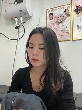 Snapshot of Baby-mmm chatting on November 15, 2025, 1:15 pm Baby-mmm online show from November 15, 2025, 1:15 pm