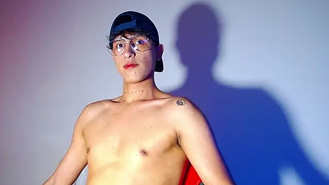 Snapshot of rowanbigboy23 chatting on December 19, 2025, 7:49 pm rowanbigboy23 online show from December 19, 2025, 7:49 pm