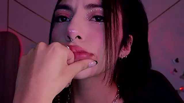 Hollyxx  online show from November 26, 2025, 4:01 am