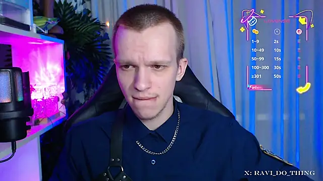 Snapshot of frozen_boy chatting on December 18, 2025, 4:11 pm frozen boy online show from December 18, 2025, 4:11 pm