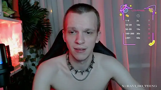 Snapshot of frozen_boy chatting on December 14, 2025, 5:51 pm frozen boy online show from December 14, 2025, 5:51 pm