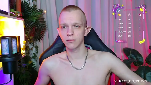 Snapshot of frozen_boy chatting on November 25, 2025, 4:18 pm frozen boy online show from November 25, 2025, 4:18 pm