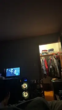 Snapshot of Lunablu13 chatting on December 13, 2025, 8:04 pm Lunablu13 online show from December 13, 2025, 8:04 pm