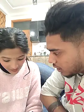 Snapshot of romantic_couple1 chatting on December 18, 2025, 12:49 am romantic couple1 online show from December 18, 2025, 12:49 am