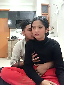 Snapshot of romantic_couple1 chatting on December 4, 2025, 12:20 am romantic couple1 online show from December 4, 2025, 12:20 am