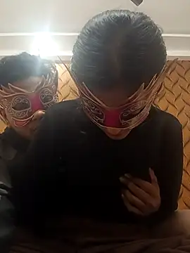 Snapshot of romantic_couple1 chatting on November 23, 2025, 1:48 am romantic couple1 online show from November 23, 2025, 1:48 am