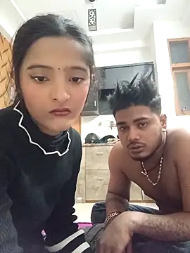 Snapshot of romantic_couple1 chatting on December 5, 2025, 12:32 am romantic couple1 online show from December 5, 2025, 12:32 am