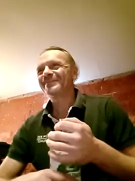 Snapshot of Kuba_Gd chatting on November 21, 2025, 12:59 pm Kuba Gd online show from November 21, 2025, 12:59 pm