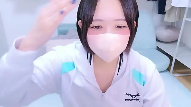 Hinata Sun online show from June 7, 2026, 12:32 pm