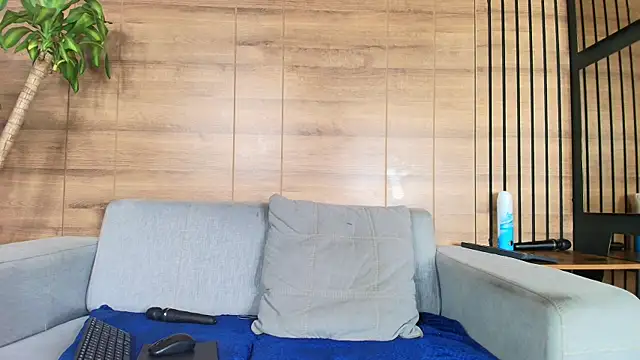 Susyhot  online show from April 22, 2026, 3:46 am