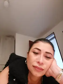 mia mancinii online show from February 18, 2026, 5:53 pm