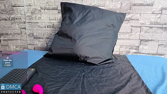 Kiara Zahiri   online show from December 3, 2025, 11:09 am