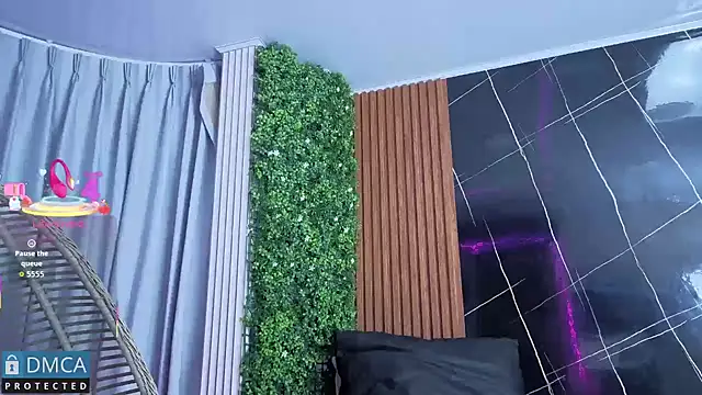 Kiara Zahiri   online show from October 28, 2025, 10:47 am