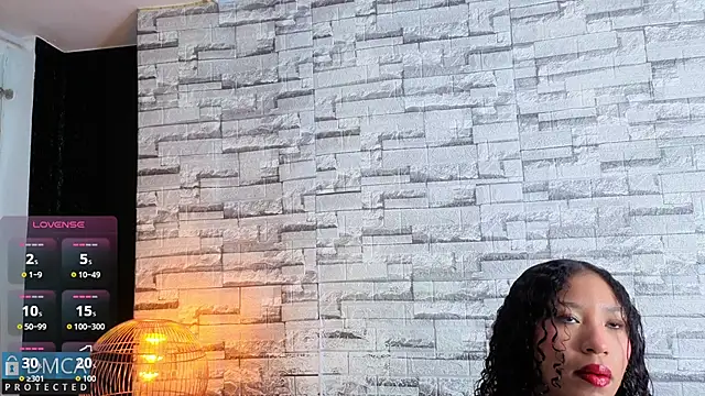 Kiara Zahiri   online show from December 2, 2025, 11:01 am