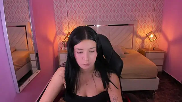 CHRISTY TEIGEN4 online show from February 25, 2026, 7:25 pm